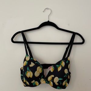 Pink VS Bra size 34D